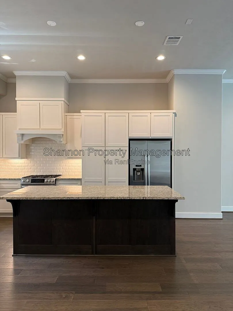 3 bed, 3.5 bath, 2627 sqft, $2,800 — Photo 1