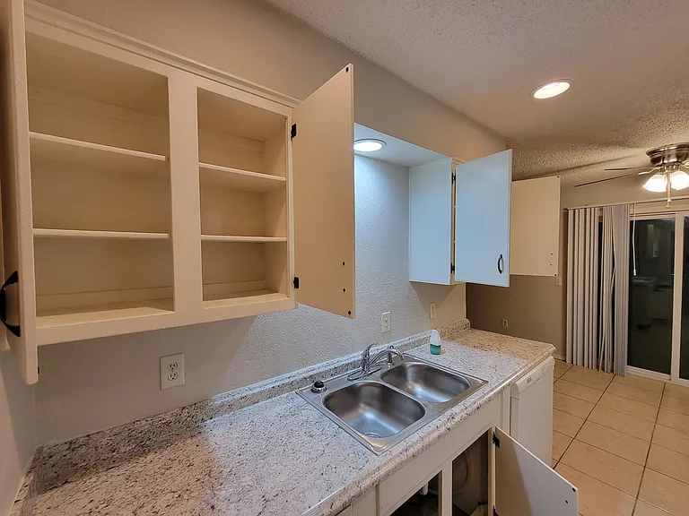2908 Kathy Ln — Photo 11