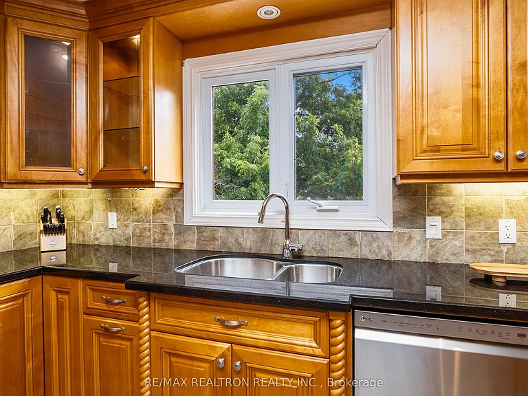 194 Glenada Ct — Photo 23