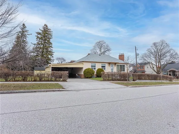 1 Snaresbrook Dr, Toronto, ON M9W 2N5