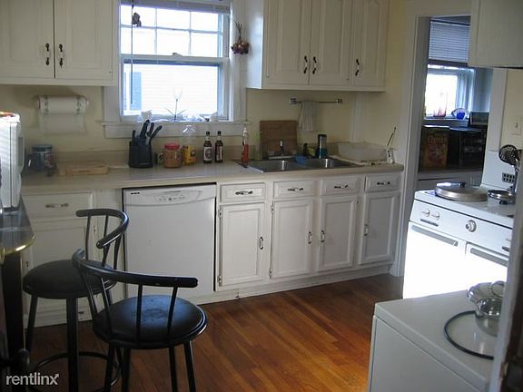 Eat-In Kitchen