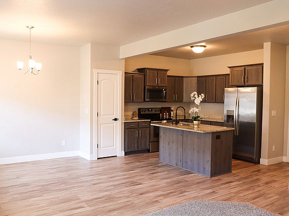 4th image of 466 W 1595 N APT 102