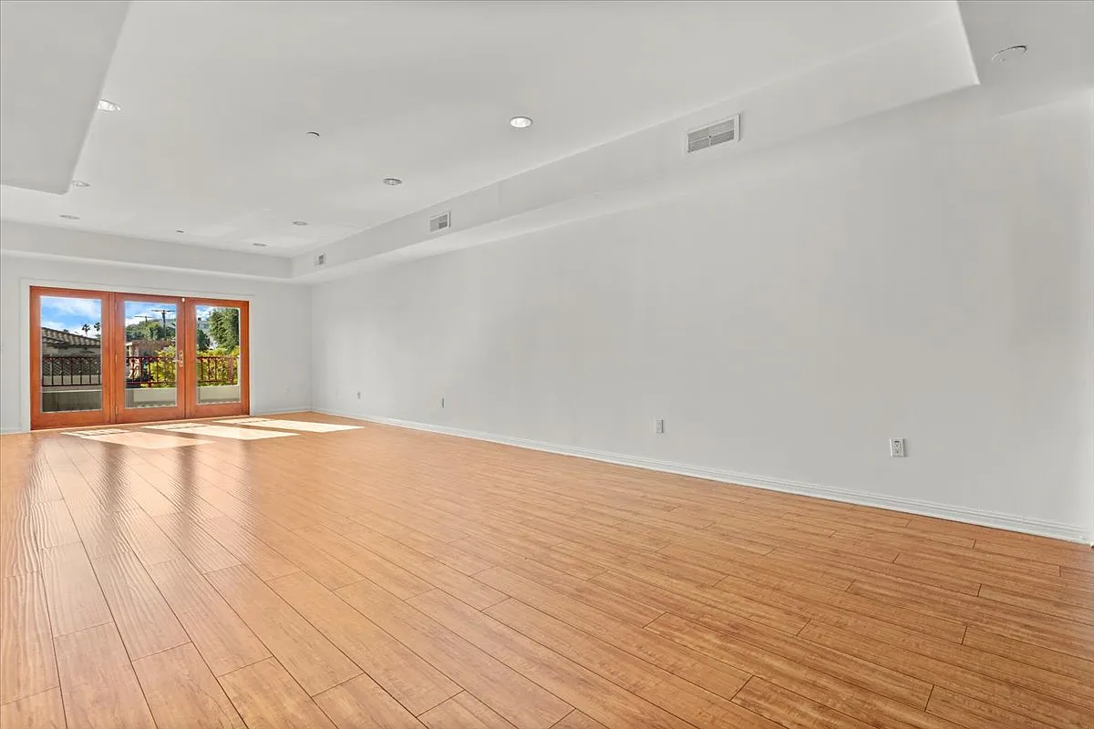3 bed, 1600 sqft, $4,200 — Photo 4