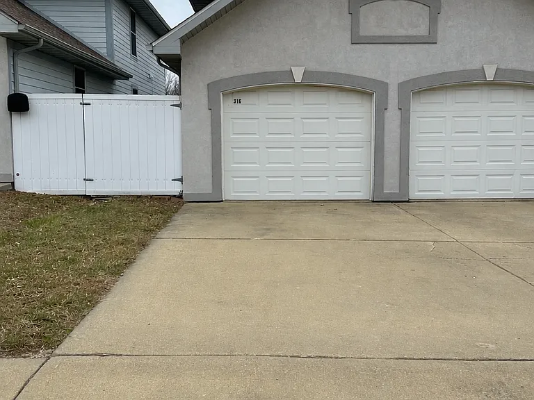 320 Holland Rd — Photo 3