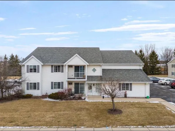 264 Minz Park CIRCLE #4, West Bend, WI 53095