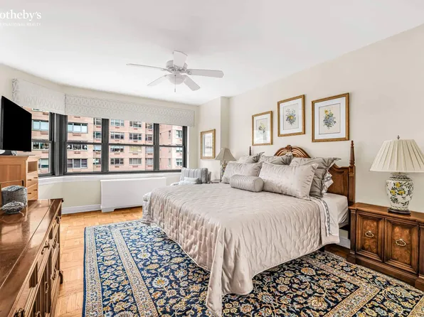 20 Sutton Place South image 8 of 17