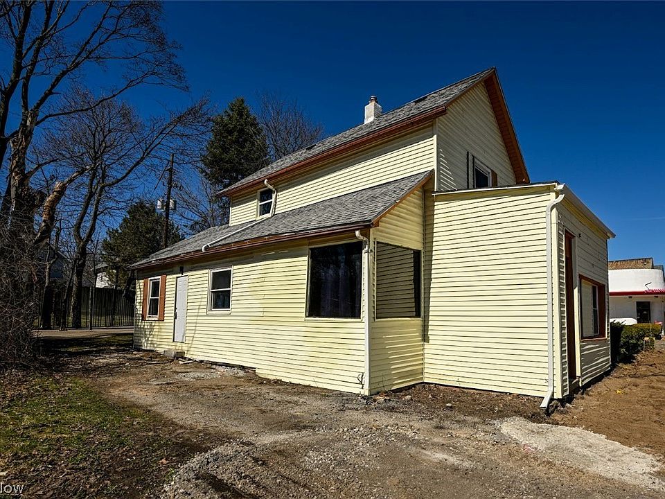 1st image of 868 N Main St