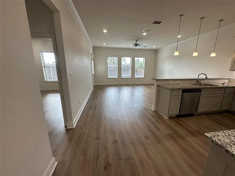 8406 Cambridge Rd — Photo 9