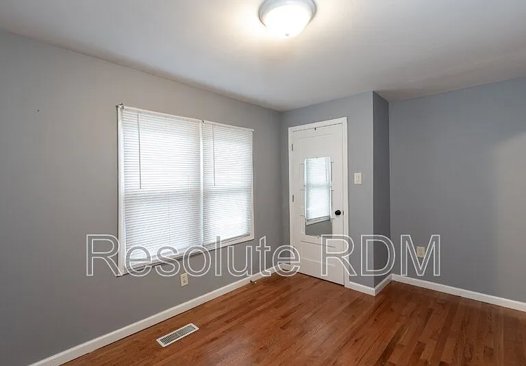 725 Lynn St — Photo 15