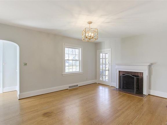 4th image of 5010 E Seminary Ave