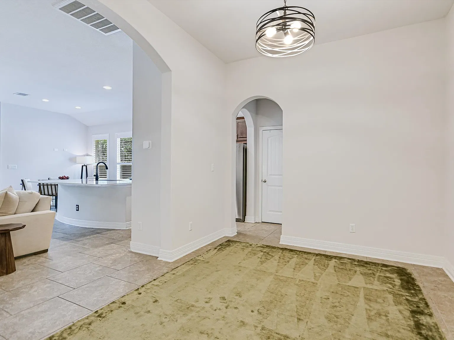 3 bed, 1870 sqft, $3,000 — Photo 2