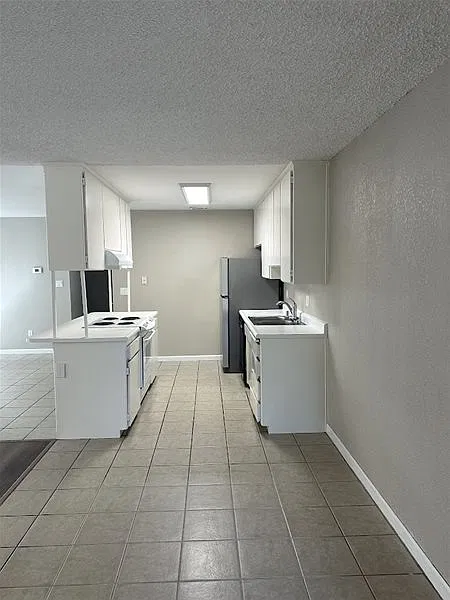 2 bed, 1.0 bath, 1100 sqft, $1,925 — Photo 2