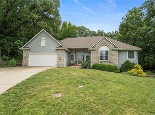 401 NW Highcliffe Dr, Lees Summit, MO 64081