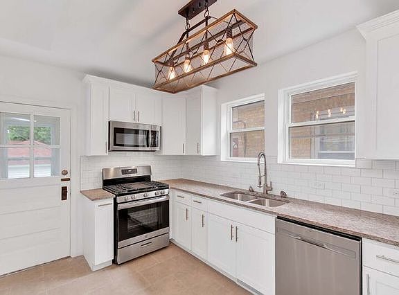 3rd image of 2632 N 72nd Ct