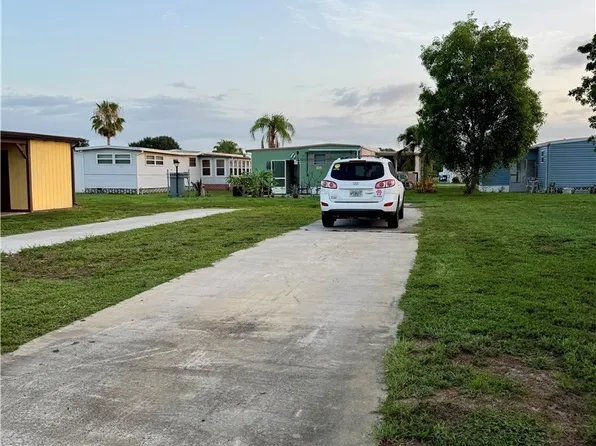 33 Poinsettia Dr, Fort Myers, FL 33905