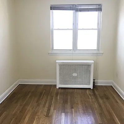 Rented by Zikos Realty Services | media 8