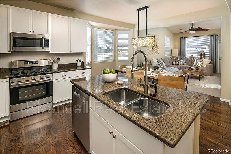 Building Photo - 3633 Desert Ridge Cir
