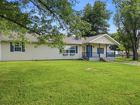 2nd image of 2278 Jayhawk Rd