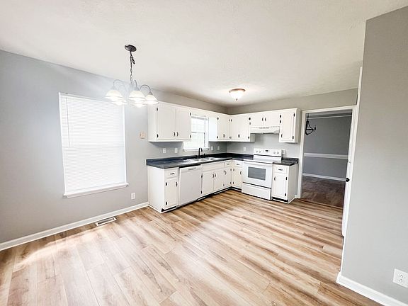 5th image of 227 Windmeade Cir