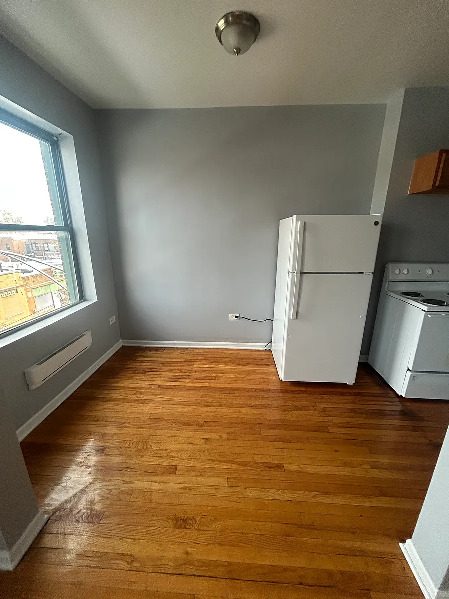 Building Photo - 2207 E 75th St #3I