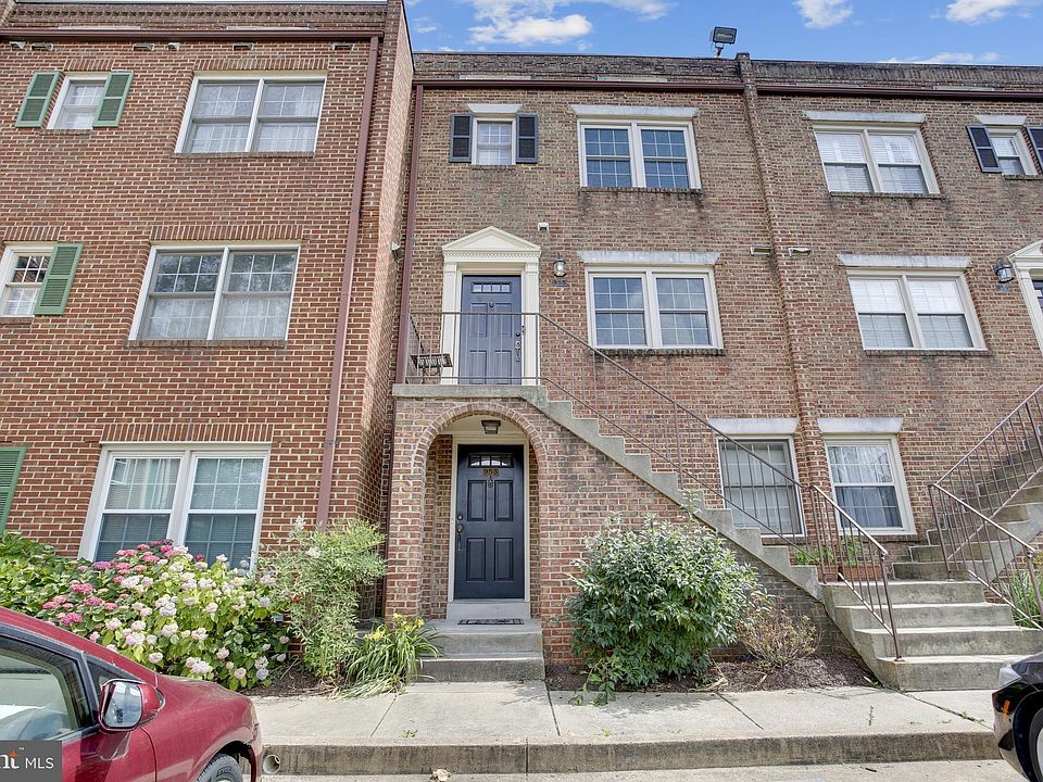 1st image of 953 S Scott St #1