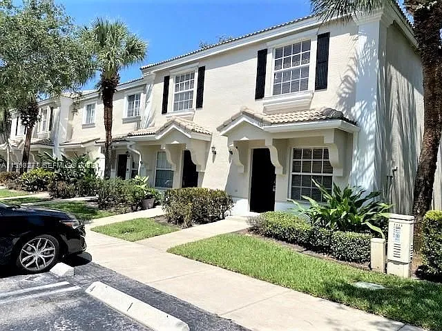 2 bed, 2.5 bath, 1104 sqft, $1,875 — Photo 2