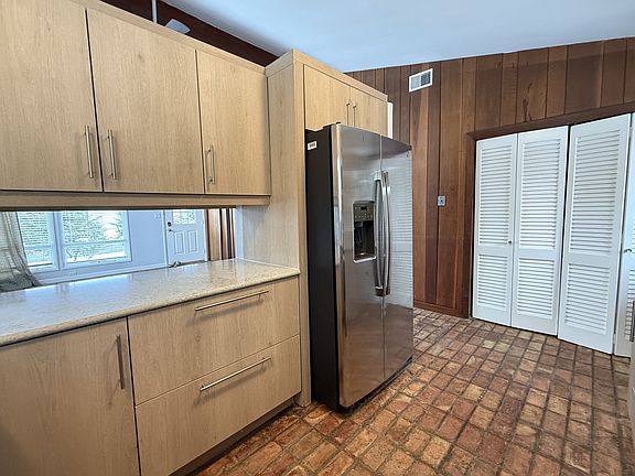 5th image of 1800 Greenview Dr APT 1