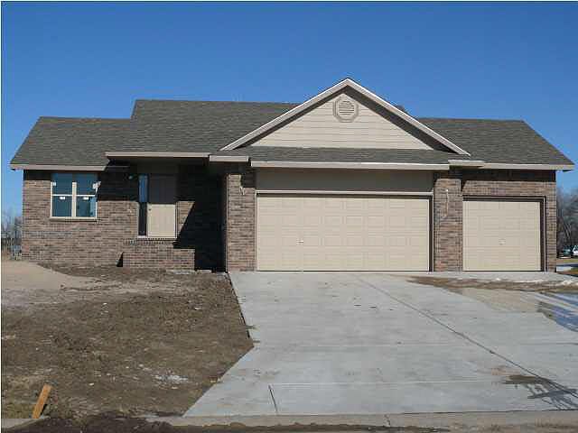 1st image of 404 Parkwood Dr