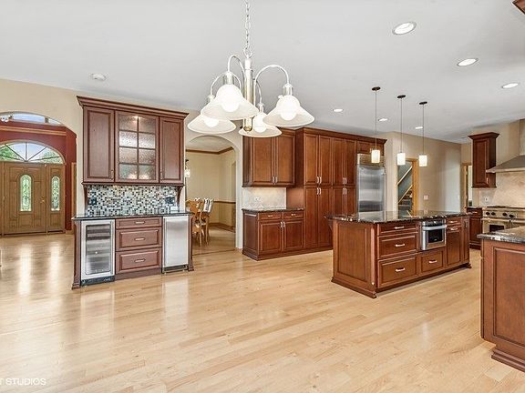 5th image of 515 Litchfield Ln