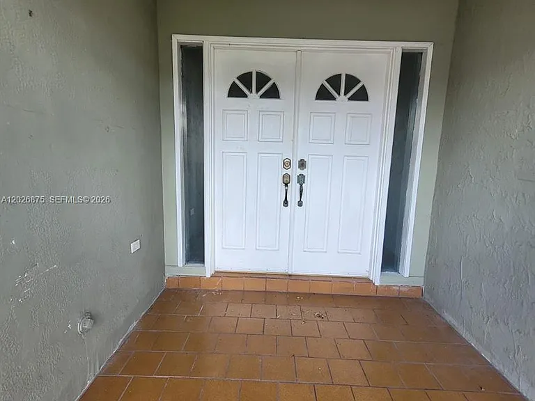 2438 SW 109th Ct — Photo 2