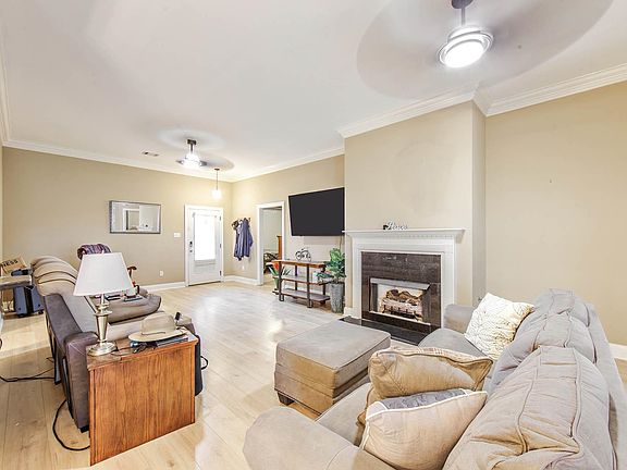 5th image of 173 Laverne Dr