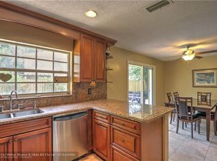 9881 NW 5th Ct, Plantation, FL 33324