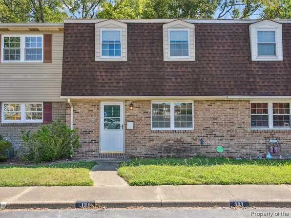 121 Hampstead Ct, Hampton, VA 23669