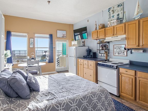 5th image of 701 S Atlantic Ave #112