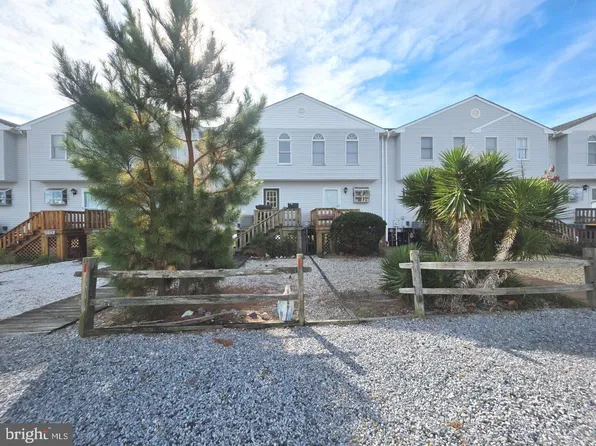 4102 Channel Ln, Chincoteague Island, VA 23336