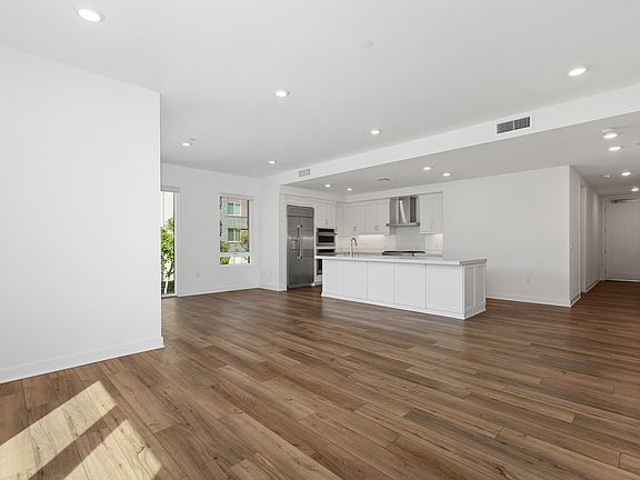 4th image of 4200 Rivington