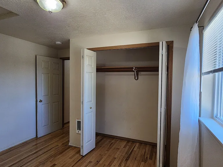 929 S School St — Photo 37
