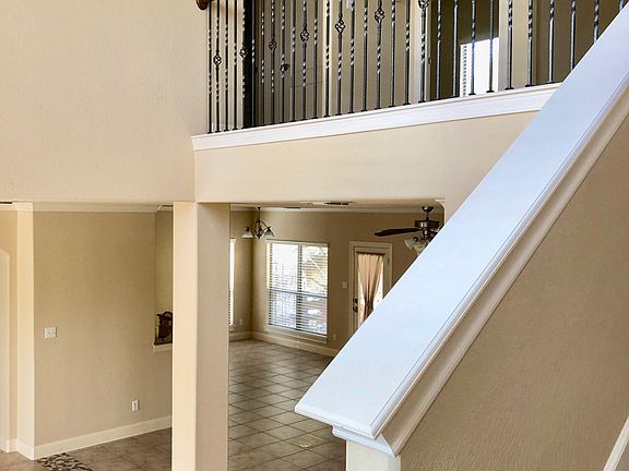 3rd image of 739 Sendera St