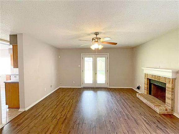 5th image of 147 Silverwood Dr