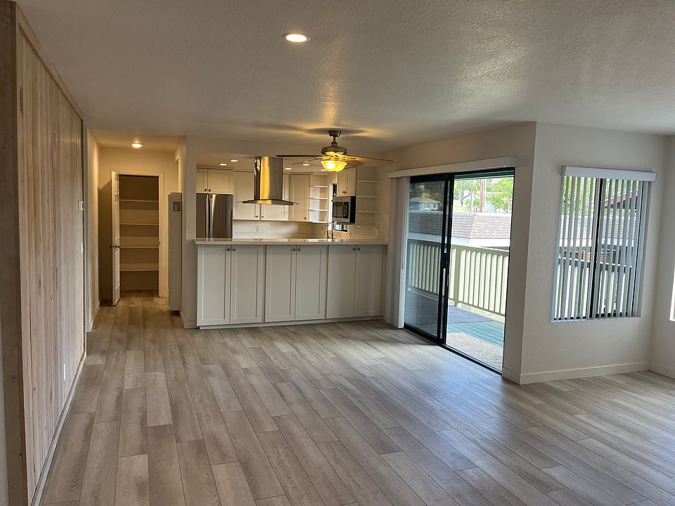 Living room, looking towards kithchen and pantry.