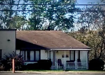 1572 Mars Evans City Rd — Photo 1