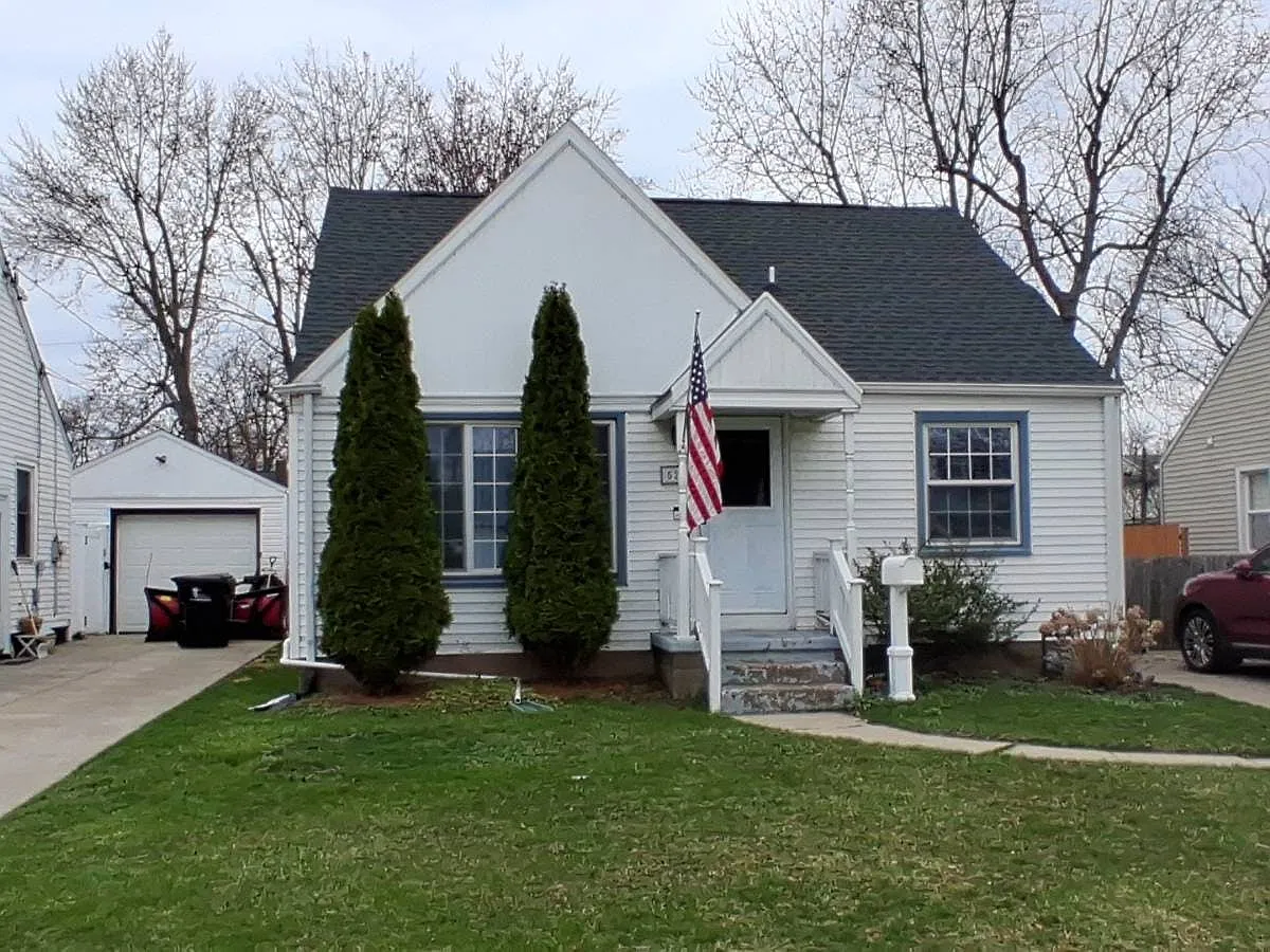 52 Wendover Ave photo 1