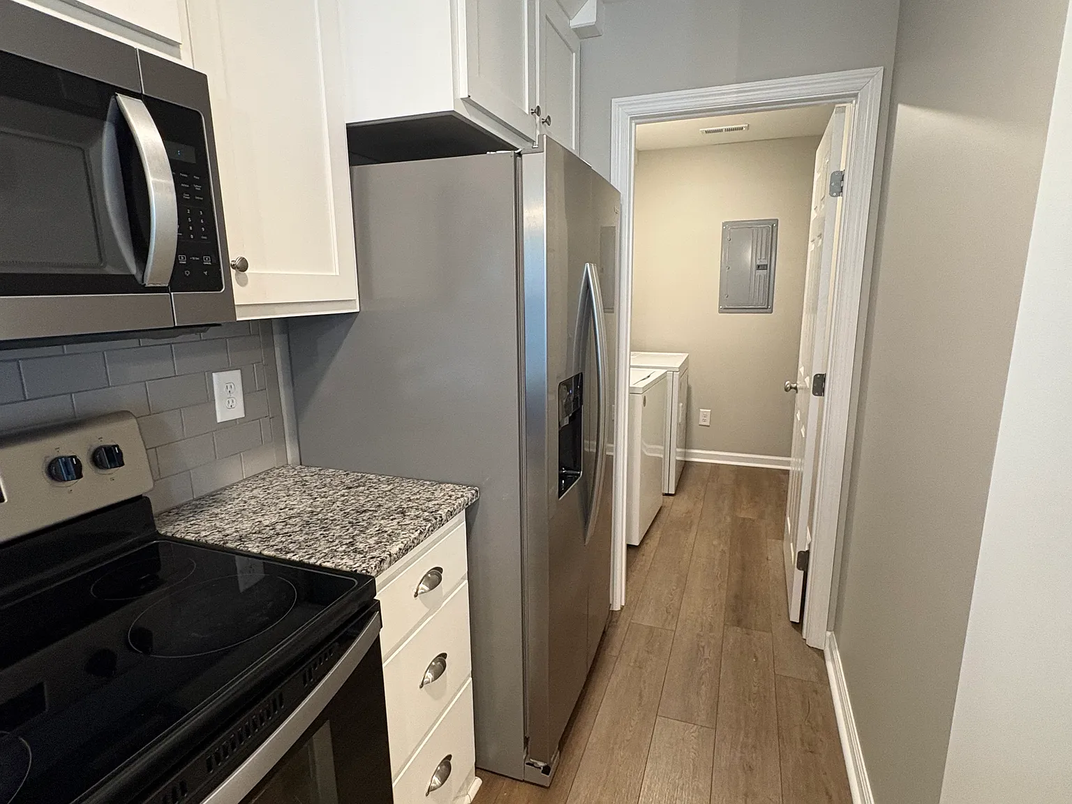 2 bed, 832 sqft, $1,300 — Photo 4