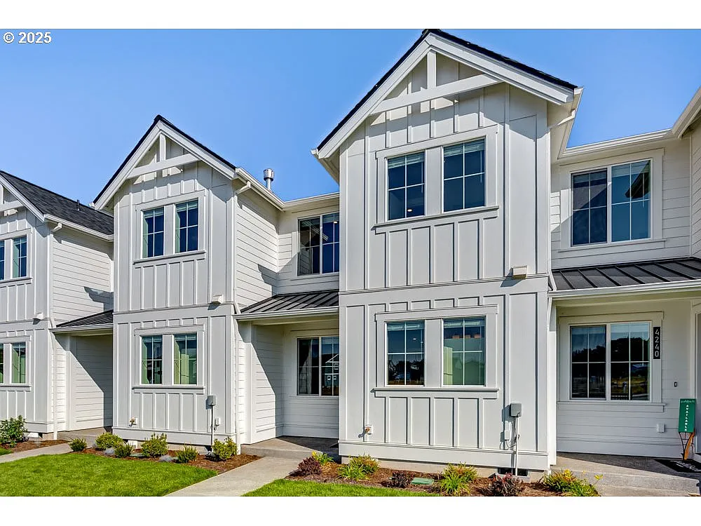 4236 SE Century Blvd photo 1