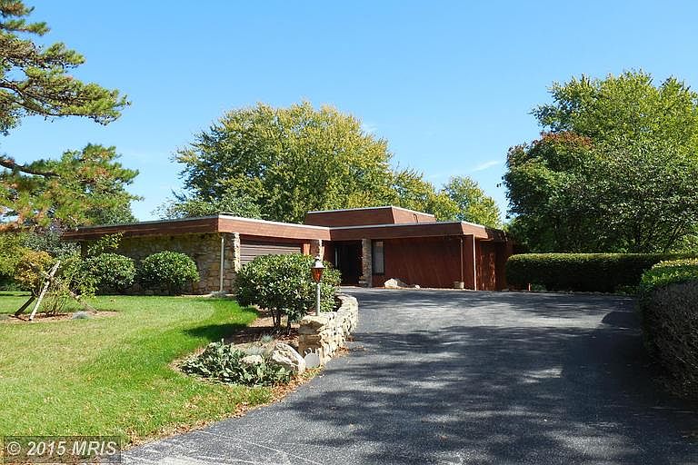 1st image of 6015 Oakmont Cir