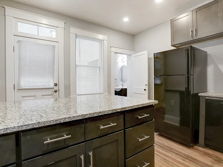421 Chimborazo Blvd — Photo 9