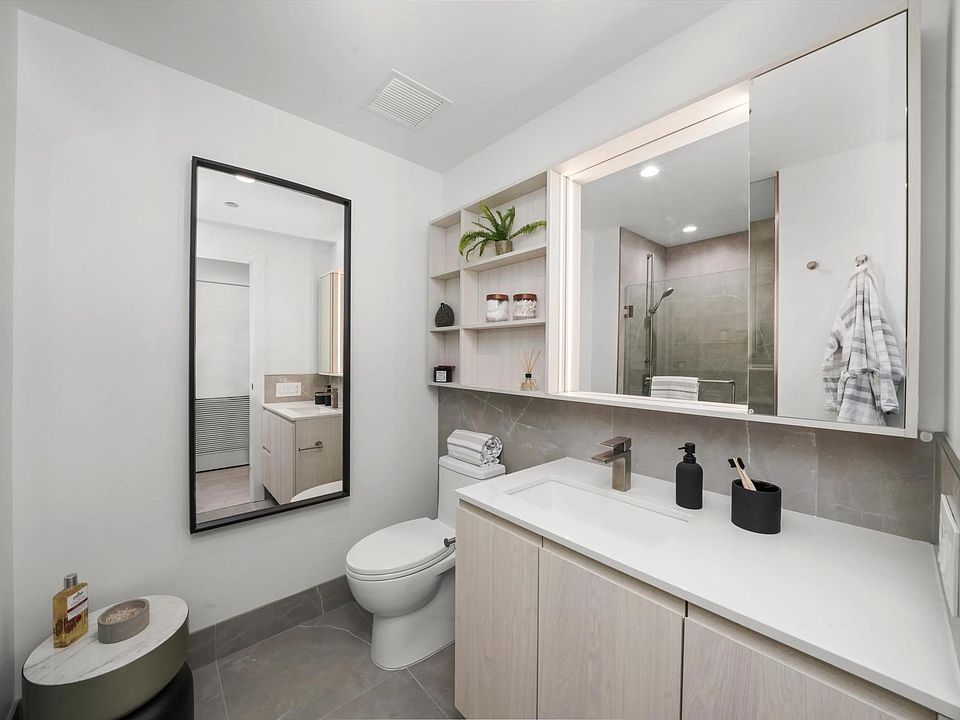 2nd image of 411 N Milwaukee Ave #2512