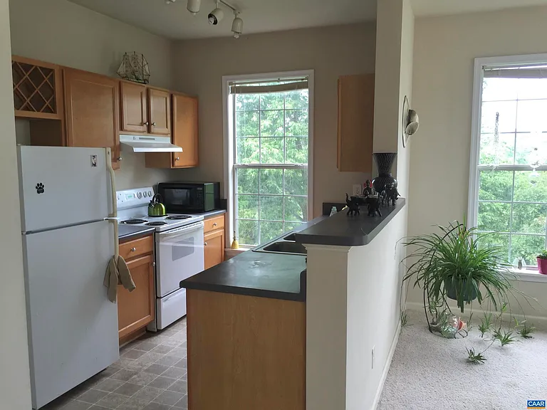 300 Riverbend Dr #2C — Photo 6