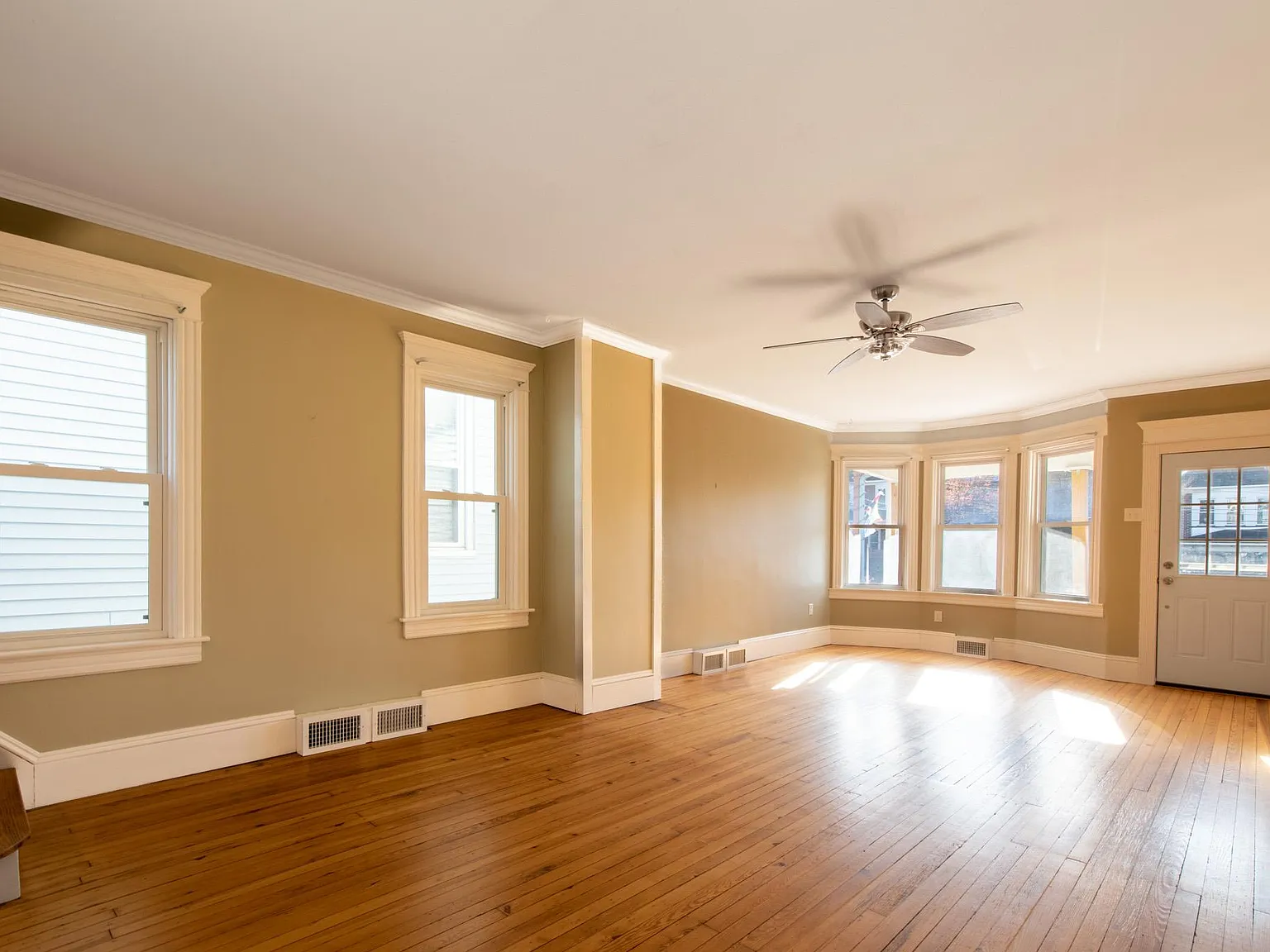 4 bed, 1430 sqft, $2,500 — Photo 3