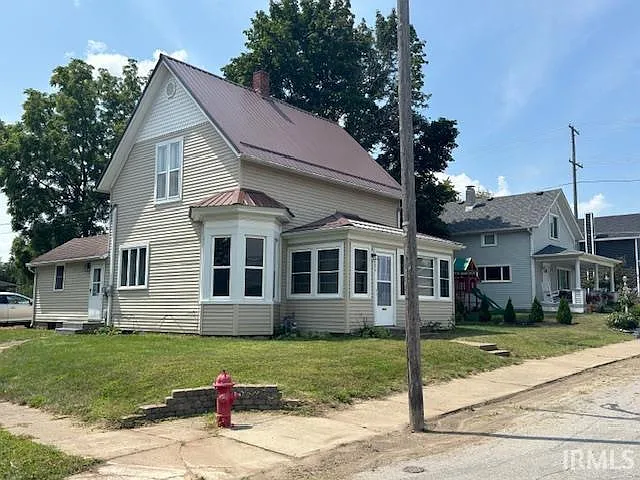206 E 6th St photo 1